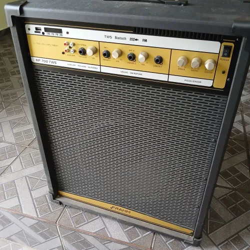 Caixa amplificada 700w