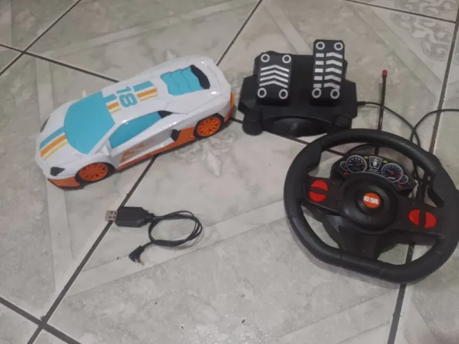 Carrinho infantil com volante e pedal