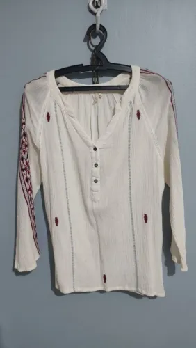 Blusa hippie bordada a mão