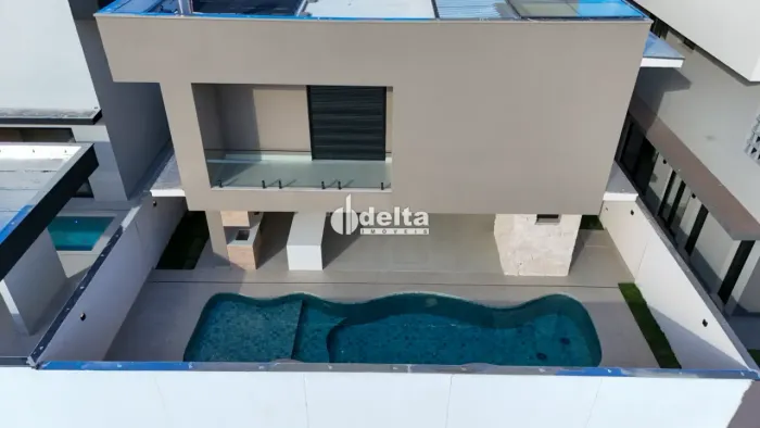 Casa em condomínio com 5 suítes disponível para venda no bairro Jardim Sul em Uberlândia-M