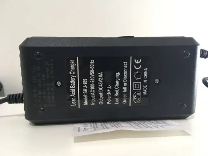 Carregador para Bateria de Bicicleta Elétrica de 48v - NOVO