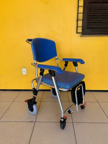 CADEIRA DE BANHO NOVA