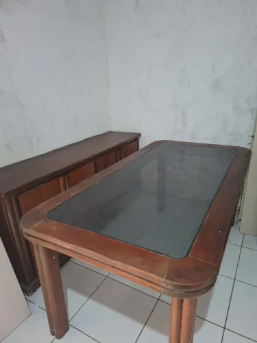 Mesa de jantar e buffet