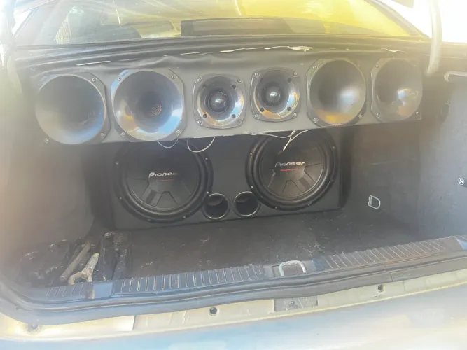 Vendo som automotivo