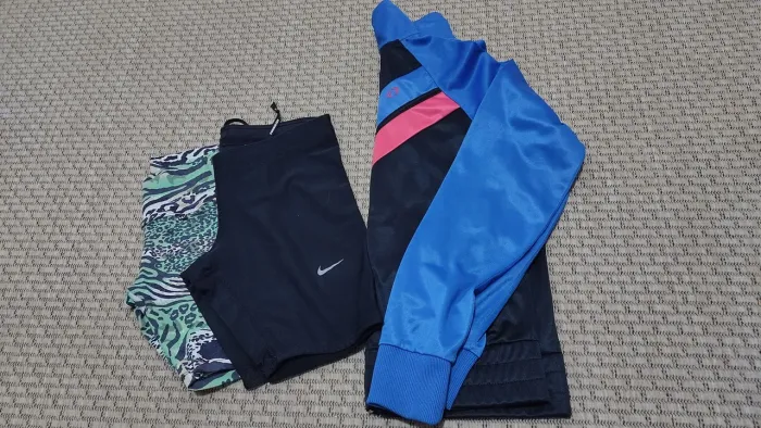 Vendo um Lote de roupas femininas e masculinos