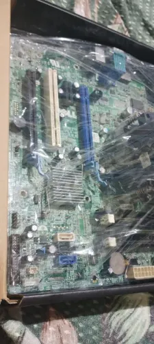 Placa mãe, 3 memória ram,e um processador i3