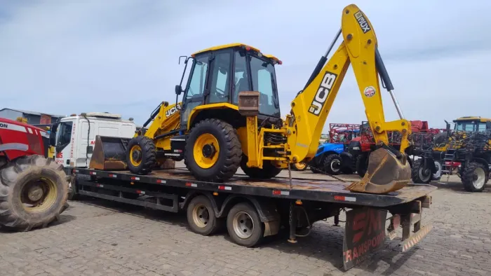 Retroescavadeira Jcb 3cx 2022