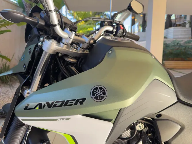 LANDER 250 SEMINOVA