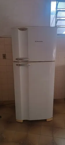 Geladeira Electrolux frost free df35