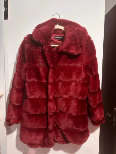 Casaco de pelo vermelho