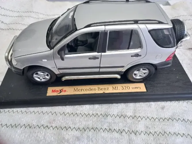 Miniatura maisto 1:18 mercedes ML320 1997 ctt wtts *