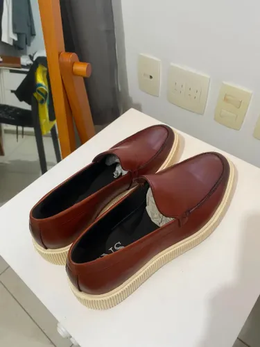 Sapato Slip-On com Solado de Borracha - Marca CNS