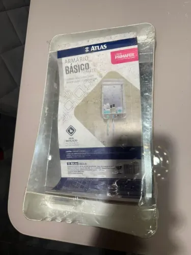 Armário com espelho para banheiro