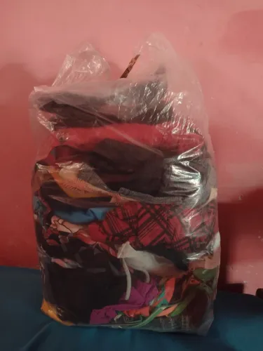 Fardo fechado com 40 peças de roupas femininas!