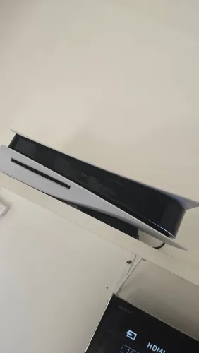 Melhor PS5 FAT mídia física 825Gb c/ 2 controles e base de carga