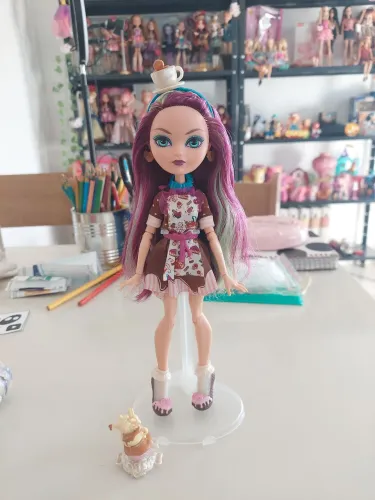 Ever After High Madeline Hatter Sugar Coated
