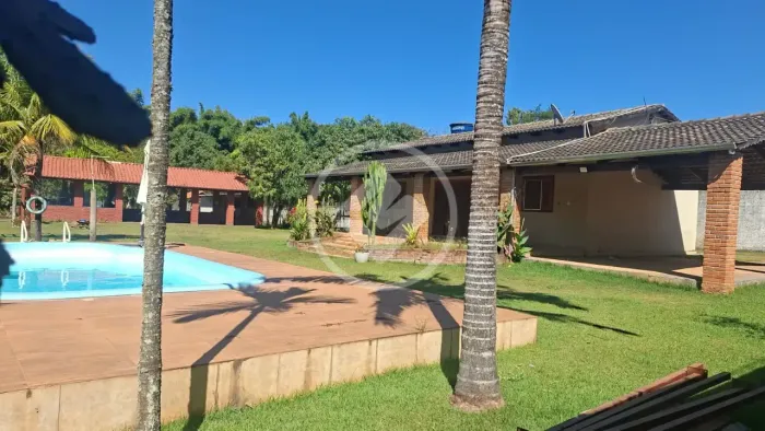 Chácara à venda no Garavelo Sul em Hidrolândia GO com 5.000 m², piscina e casa pronta codi