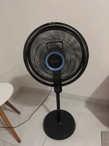 Ventilador de coluna Oster