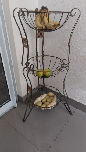 Fruteira em metal
