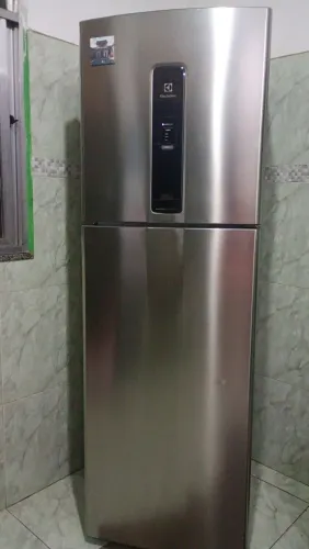 Geladeira Eletrolux 410 litros eficiente com autosence inox look