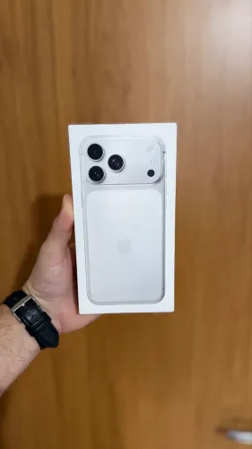 17 PRO MAX 256 GB LACRADO COM UM ANO DE GARANTIA APLLE
