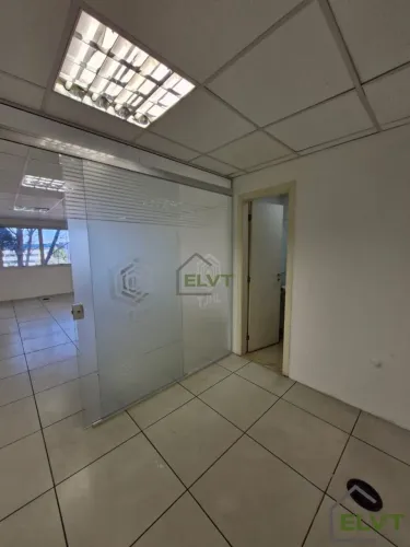 Sala Comercial à venda e para locação no bairro Lageadinho em Cotia/SP com 38m²