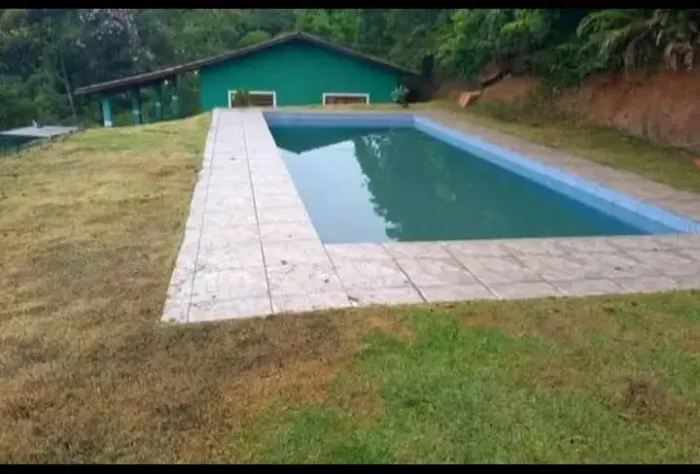 Chácara com piscina próximo a Juquitiba