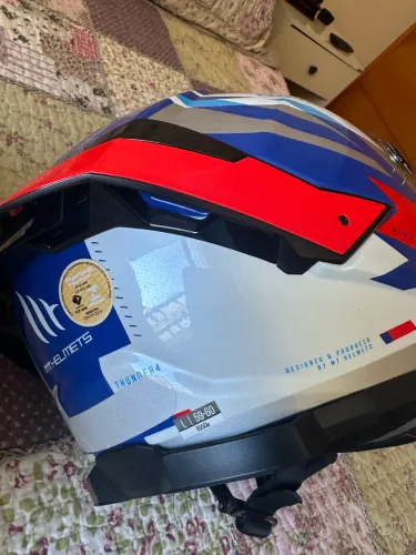 Capacete MT Helmets usado 3 vezes novíssimo 