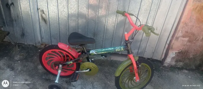 Bicicleta aro 16 Caloi Dino semi nova