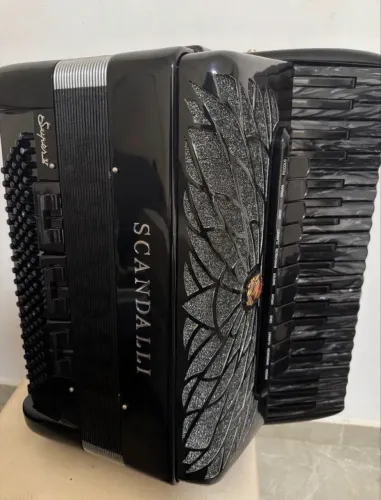 Scandalli super V 3/5 de voz com dupla ressonância