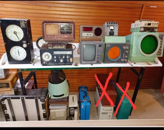 Raro conjunto de instrumentos eletrônicos antigos conforme fotos. Não testados no estado.