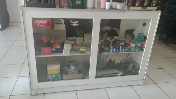Vende-se  duas balcão vitrine  