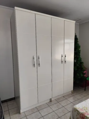 Guarda roupas 4 portas