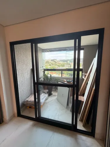 Porta de correr para varanda/sacada em alumínio com vidros