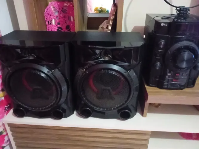 Vendo um Aparelho de Som com duas caixas 
