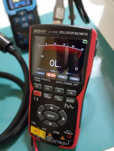 Multímetro ZOYI ZT703s com osciloscópio de 50MHz, capacímetro e gerador de sinais!