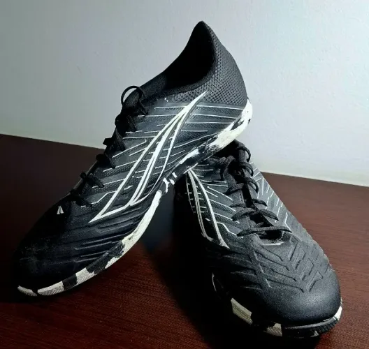 chuteira futsal Penalty Furia Y-4 em perfeito estado tamanho 43 BR