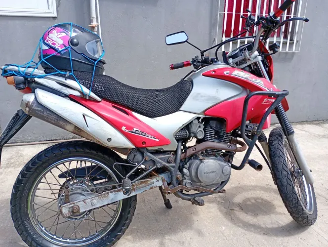 Vendo moto Bros quitada isenta de IPVA