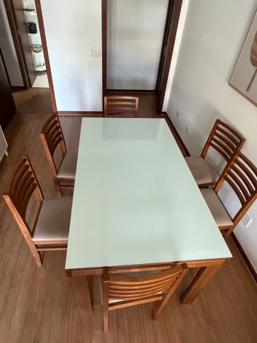 VENDO MESA EXTENSÍVEL COM CADEIRAS 6 LUGARES