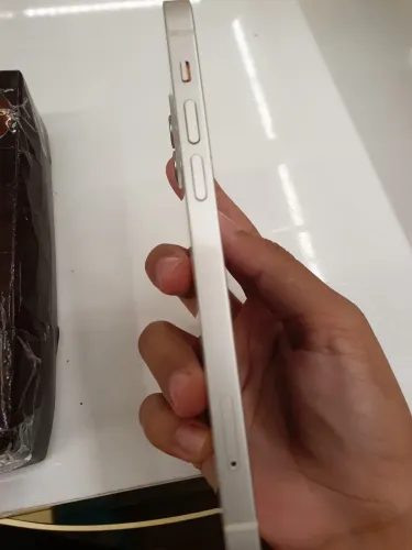 iPhone 12, sem trinco