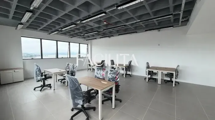 Sala comercial no Itacorubi, Florianópolis.