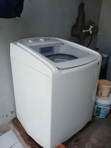 Estou vendendo uma maquina de lava com um pouco de ferrugem no gabinete dela