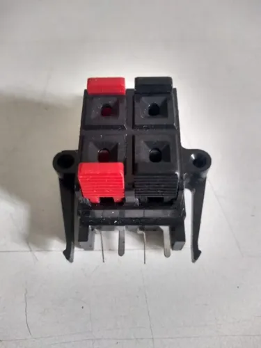 Borne Quadrado 4 Saídas (lote 70 pçs )