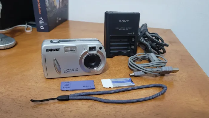 Sony Cyber-shot DSC-P32 - Máquina fotográfica 3.2M pixel