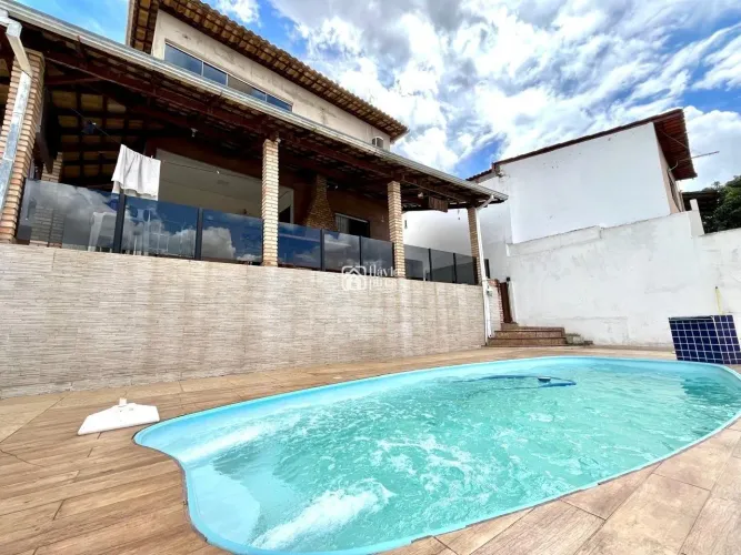 CASA ESPETACULAR COM PISCINA A 2 MINUTOS DO CENTRO DE BETIM