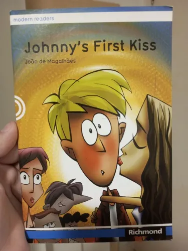 Johnny's First Kiss - livro de Inglês [USADO]