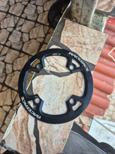 BASHGUARD RACE FACE 36 T