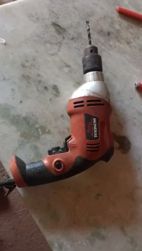 Vende-se furadeira usado funcionando perfeitamente 