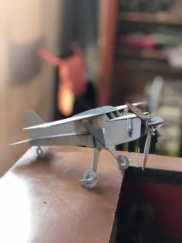 Avião de Ferro