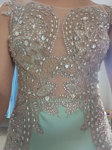 Vestido festa verde com pedraria